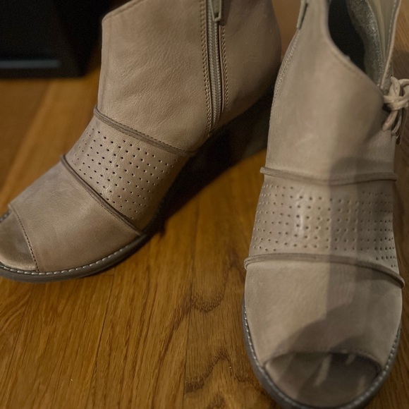 Roan by BedStu Cream open-toed Ankle Boots - Picture 1 of 3